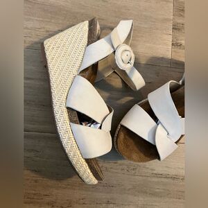 Sofft European cream leather ankle strap peep toe women’s heels. Size 7.5